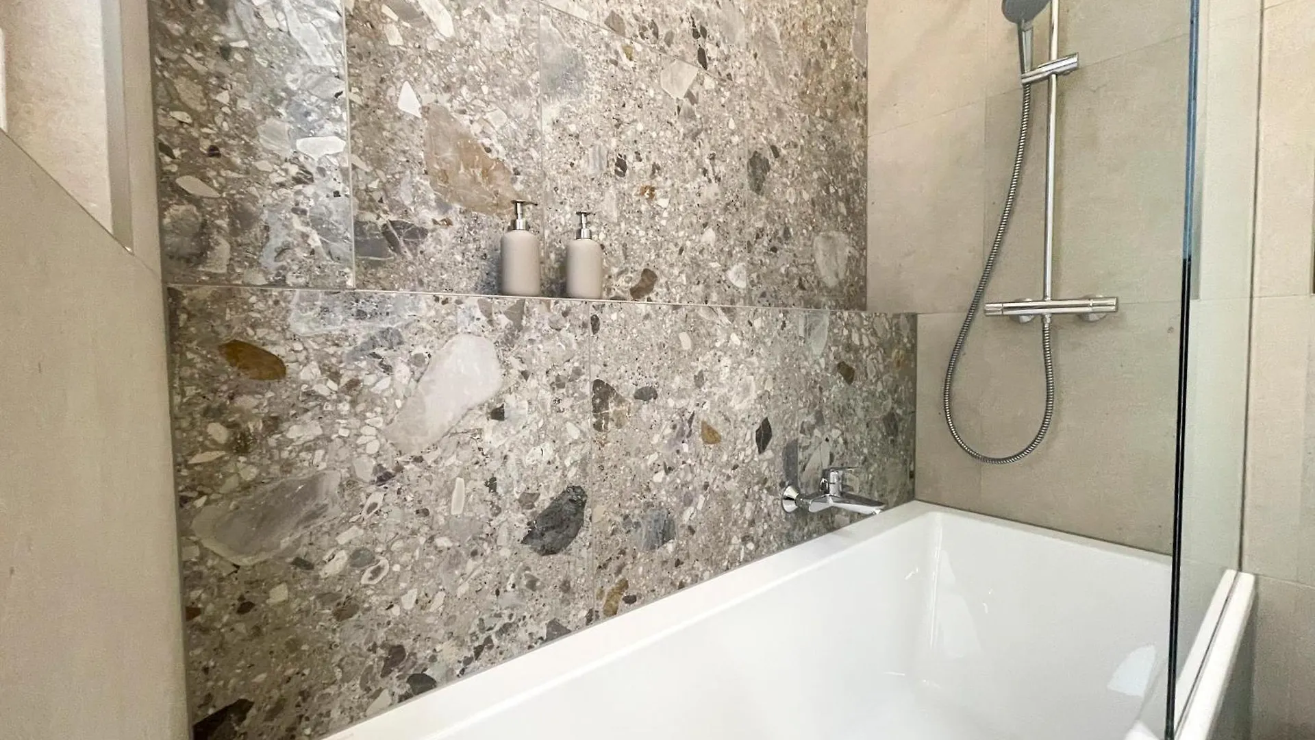 Sunny Apartment In Buda Будапешт